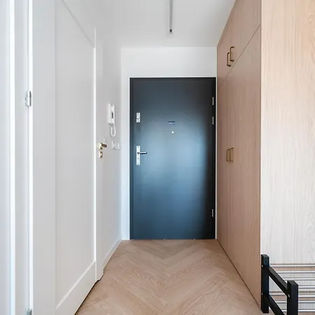 Downtown - Parking, Balcony, Location - By Rentujemy Appartamento *